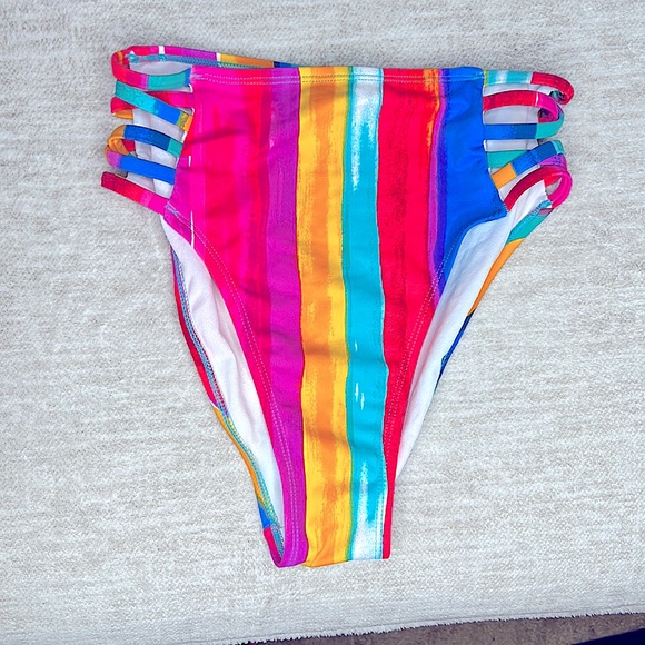 Colorful bikini - Picture 2 of 5